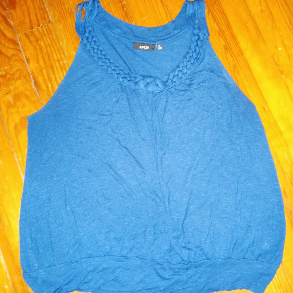 Woman's dark Navy Apt. 9 tank top